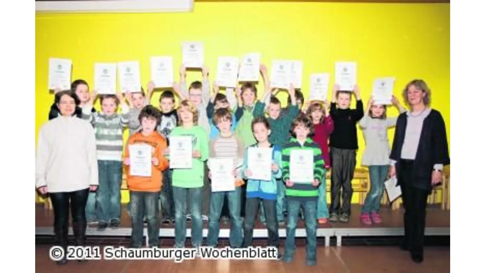 Mathe-Olympioniken erhalten Urkunden (Foto: bb)