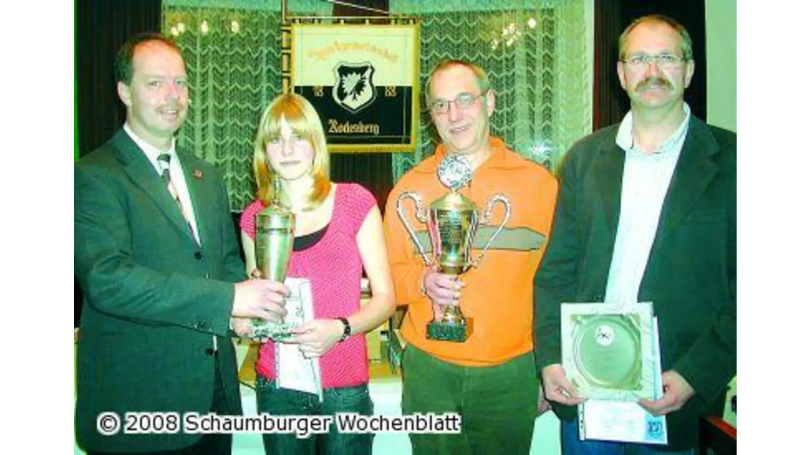 Große Pokale und sehr viele Jubilare (Foto: pd)