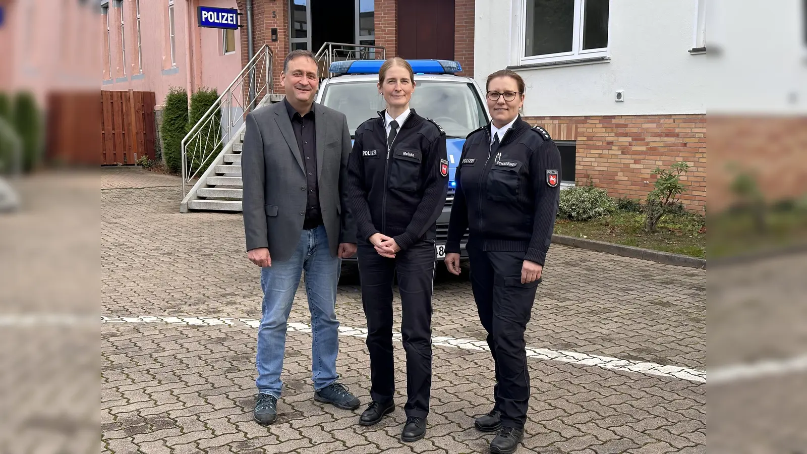 Melanie Meinke (Mitte) ist die neue Leiterin des Polizeikommissariat Rinteln und wird unterstützt von ihrer Stellvertreterin Silke Schneeweiß und dem Leiter des Kriminalermittlungsdienstes, Frank Schäfer.  (Foto: ste)