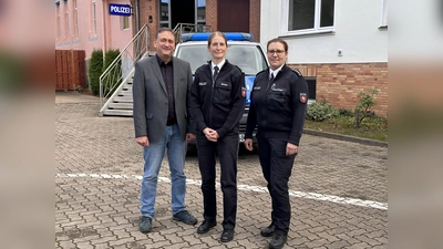 Melanie Meinke (Mitte) ist die neue Leiterin des Polizeikommissariat Rinteln und wird unterstützt von ihrer Stellvertreterin Silke Schneeweiß und dem Leiter des Kriminalermittlungsdienstes, Frank Schäfer.  (Foto: ste)
