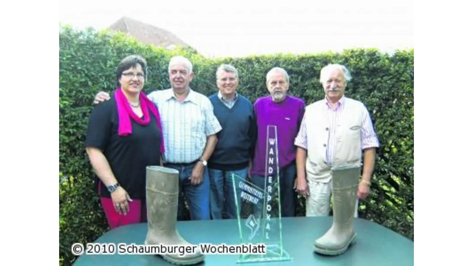 Erster Gummistiefelweitwurf (Foto: ste)