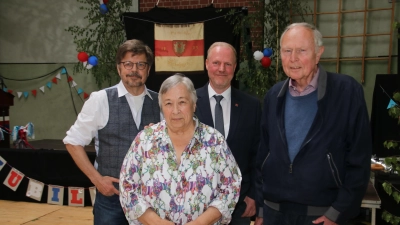 In der Sporthalle (v.li.): Jan Peter Wiborg, Inge Bühmann, Dieter Eidtmann und Wilhelm Haake. (Foto: gi)