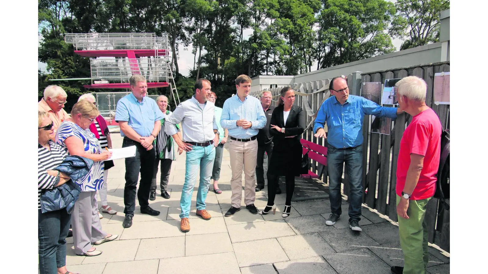 Sommertour von Lechner führt in das Freibad (Foto: gi)