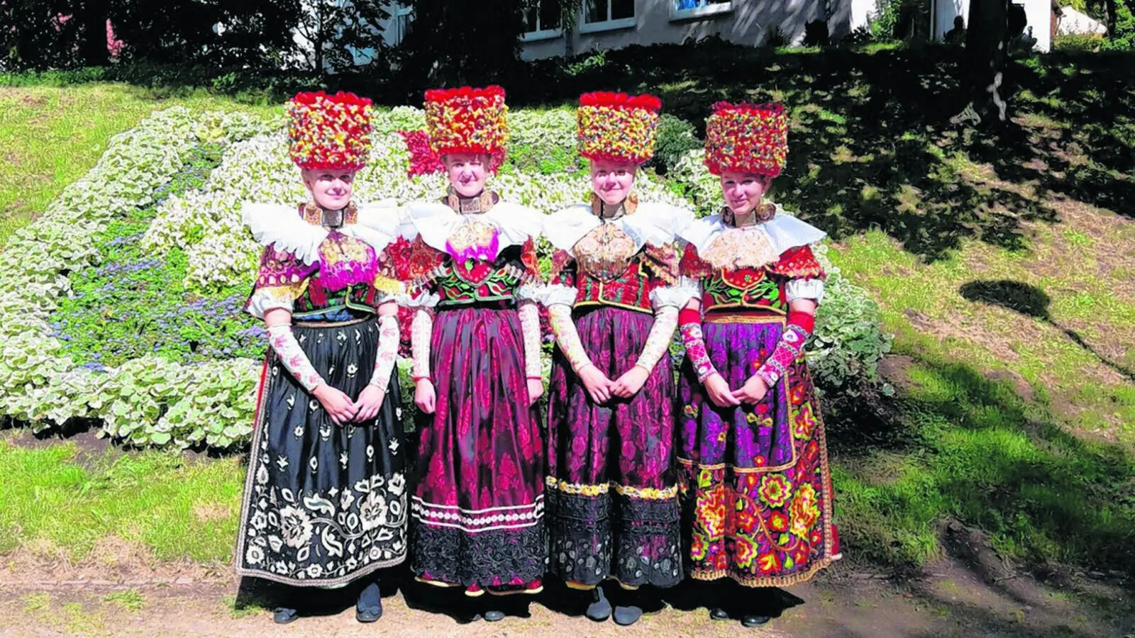 Brautpaar und Brautjungfern (Foto: bt)