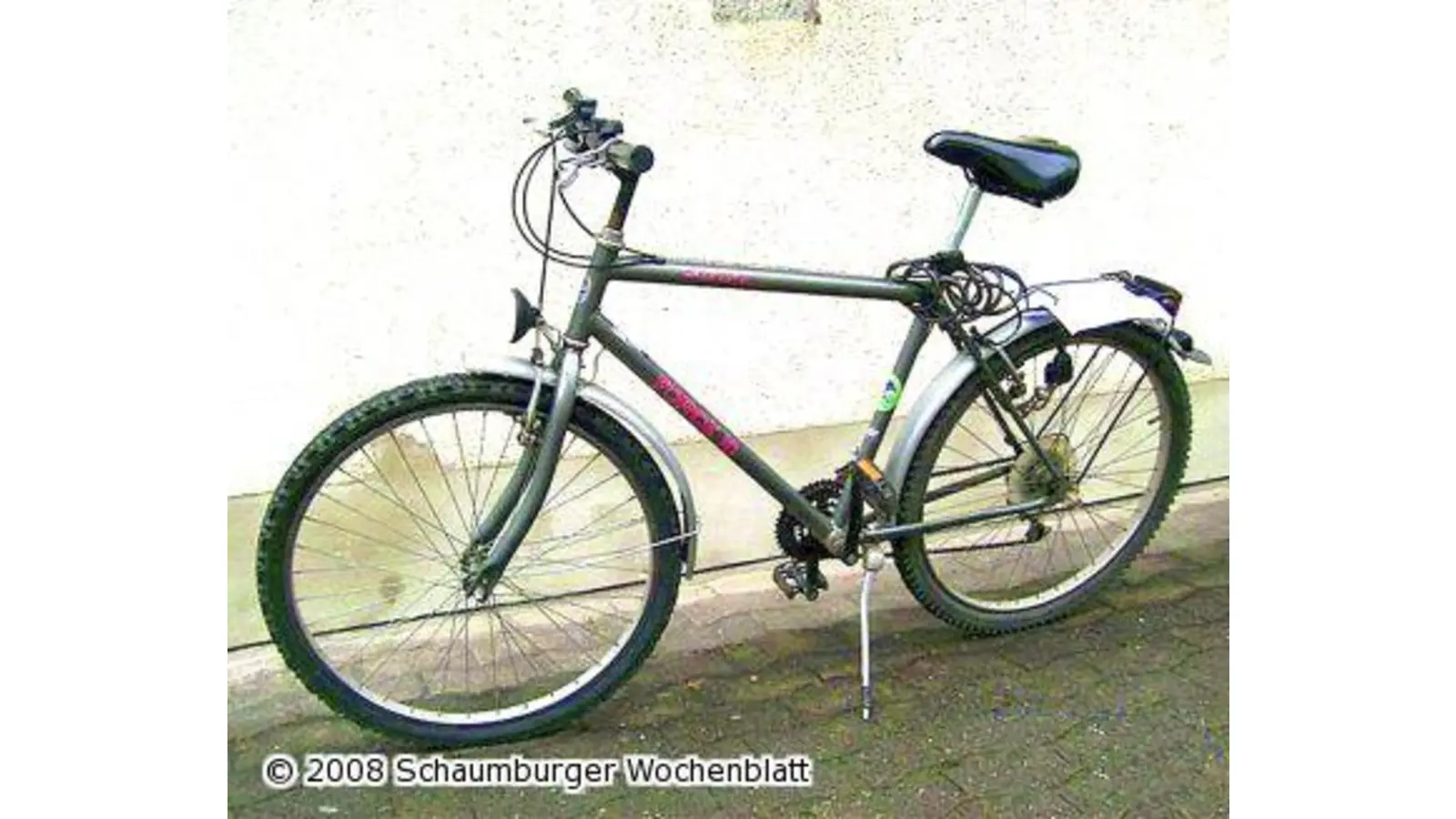 Zwei gefundene Fahrräder suchen ihre Eigentümer (Foto: hb)
