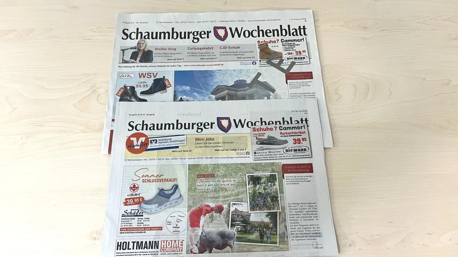 Neu vs. Alt. Das Schaumburger Wochenblatt wird ab der Ausgabe 1./2. August 2026 in einem größeren Format gedruckt, dem sogenannten Rheinischen Format. Übereinandergelegt sieht man den Unterschied deutlich. (Foto: nd)