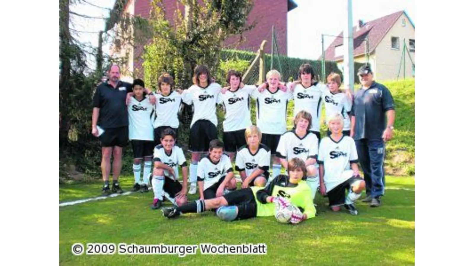 C-Jugend gewinnt Trikots (Foto: red)