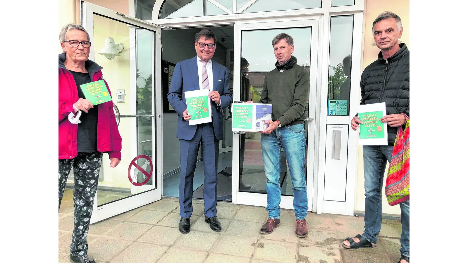 Die ersten langen Listen liegen im Rathaus (Foto: al)