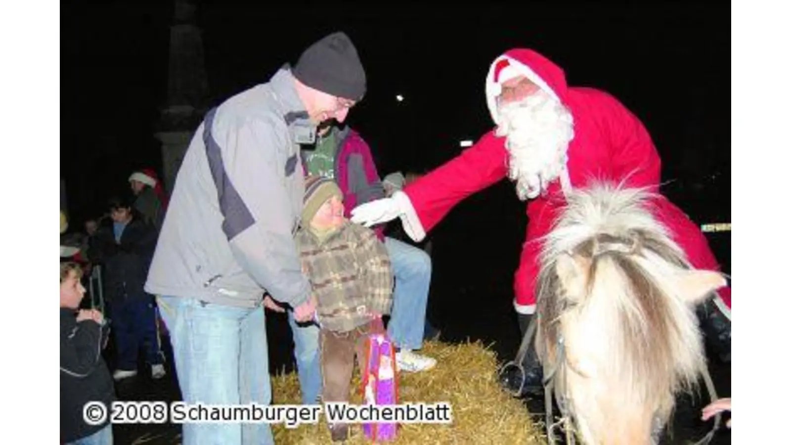Multitalent Reinhold Bösing ist der Nikolaus (Foto: ste)