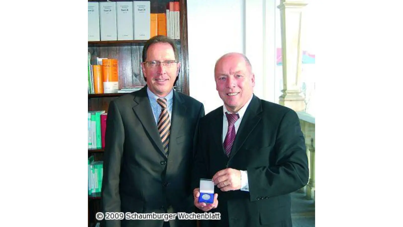 Eine Silbermedaille für den Bürgermeister (Foto: red)