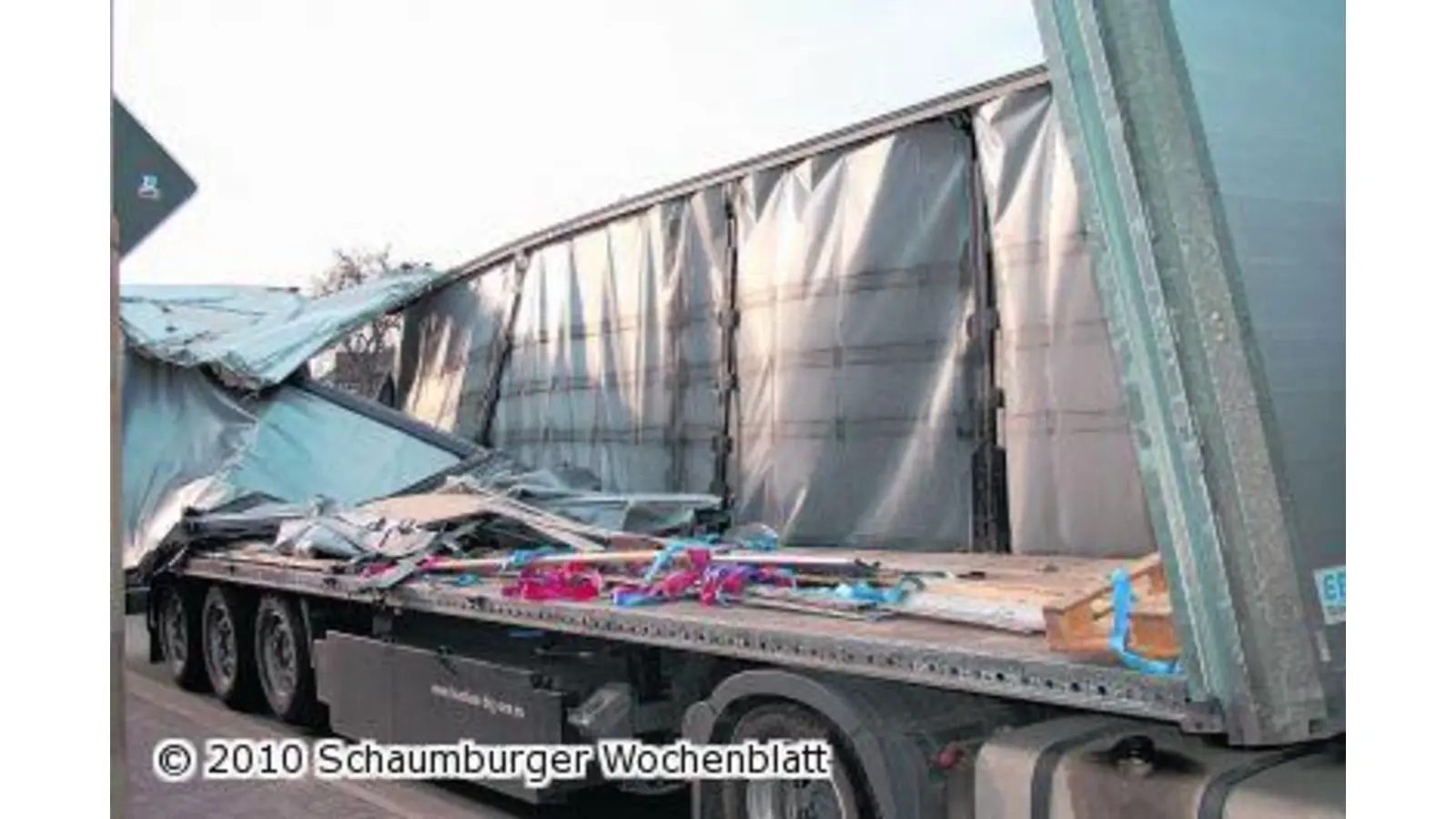 LKW bleibt stecken (Foto: em)