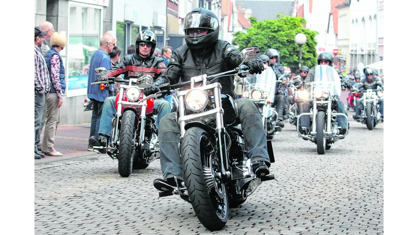 Maifest lockt Tausende in die Innenstadt (Foto: bb)