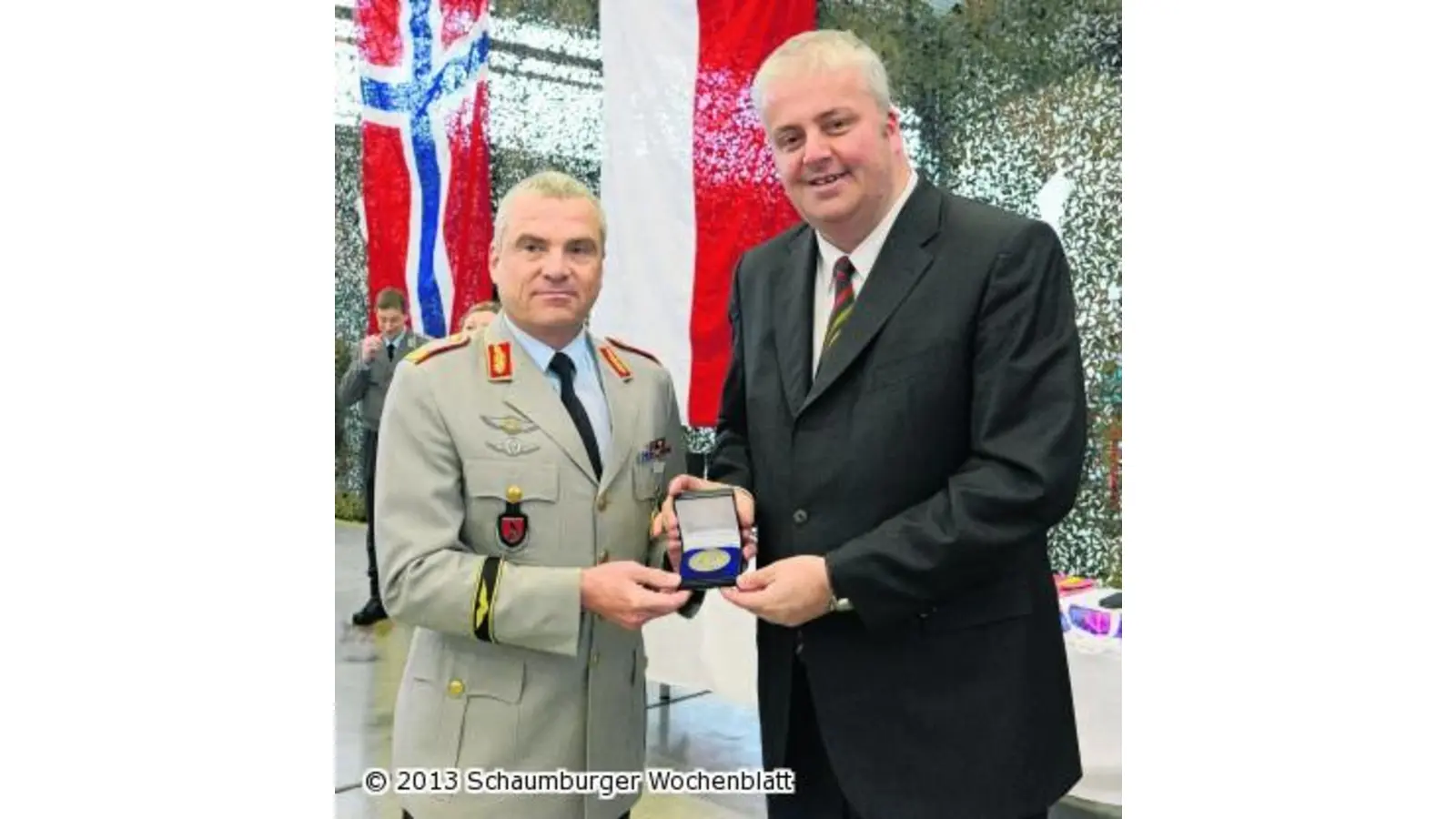 Brigadegeneral erhält Ehrenmedaille verliehen (Foto: red)