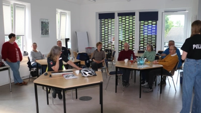 Auf die Theorie folgten Pedelec-Fahrübungen. (Foto: gi)