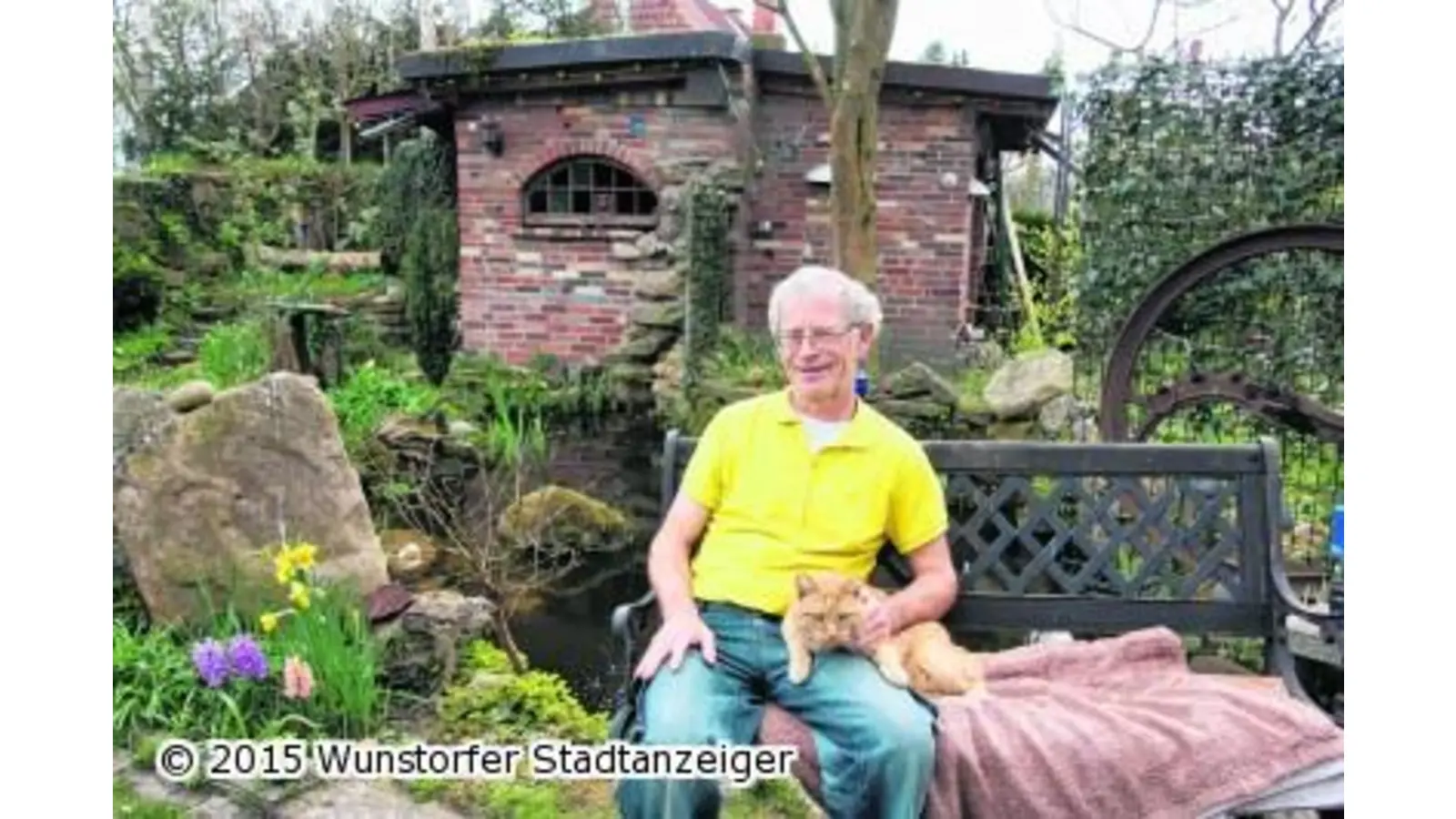 Naturnaher Steingarten mit Wasserfall und Hühnerhausvilla (Foto: gi)