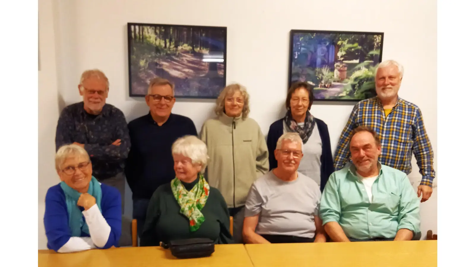 Das neue Ratscafé-Team: Anne Näfe, Konrad Vochezer, Klaus Heiden, Ursula Scholz, Karin Everding-Reinke, Bernd Wilkening, Ulrike Lehmann, Friedrich-W. Deseniß, Christian Näfe. Die neue Gruppe belebt die beliebte Veranstaltungsreihe wieder.  (Foto: privat)