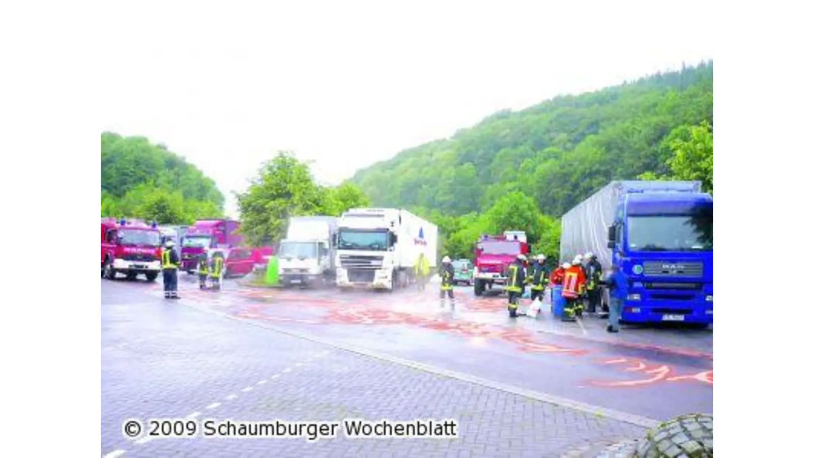 Auslaufender Diesel macht der Feuerwehr zu schaffen (Foto: ste)