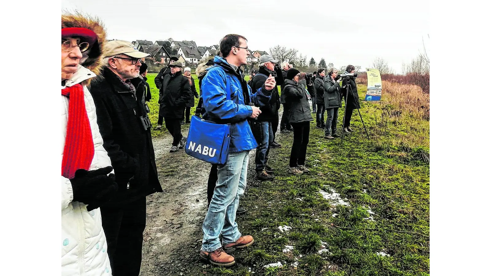 Mehr als dreißig Naturinteressierte trotzen der Kälte (Foto: red)