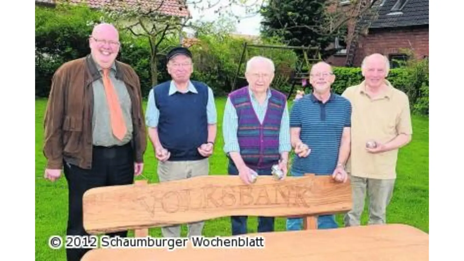 Ruheplatz für Boulespieler Die Männer vom Bau (Foto: bt)