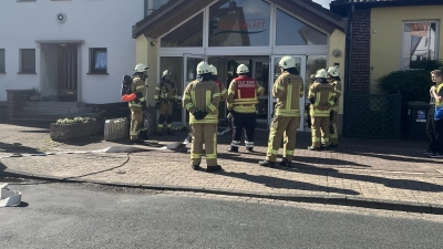 Feuerwehrkräfte können den Brand im Keller schnell löschen. (Foto: FF Stadthagen)