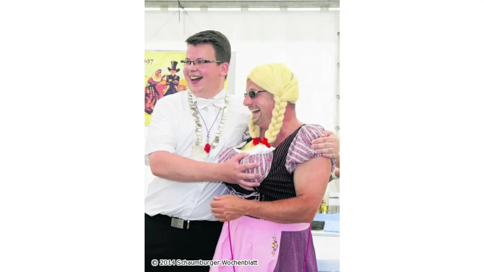 Helene und Heidi umgarnen den Rottmeister (Foto: bb)