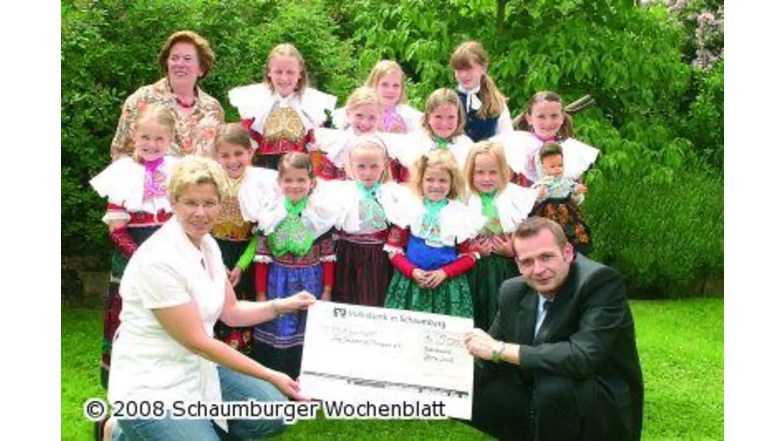 Volksbank unterstützt Trachten-Kinder (Foto: bb)