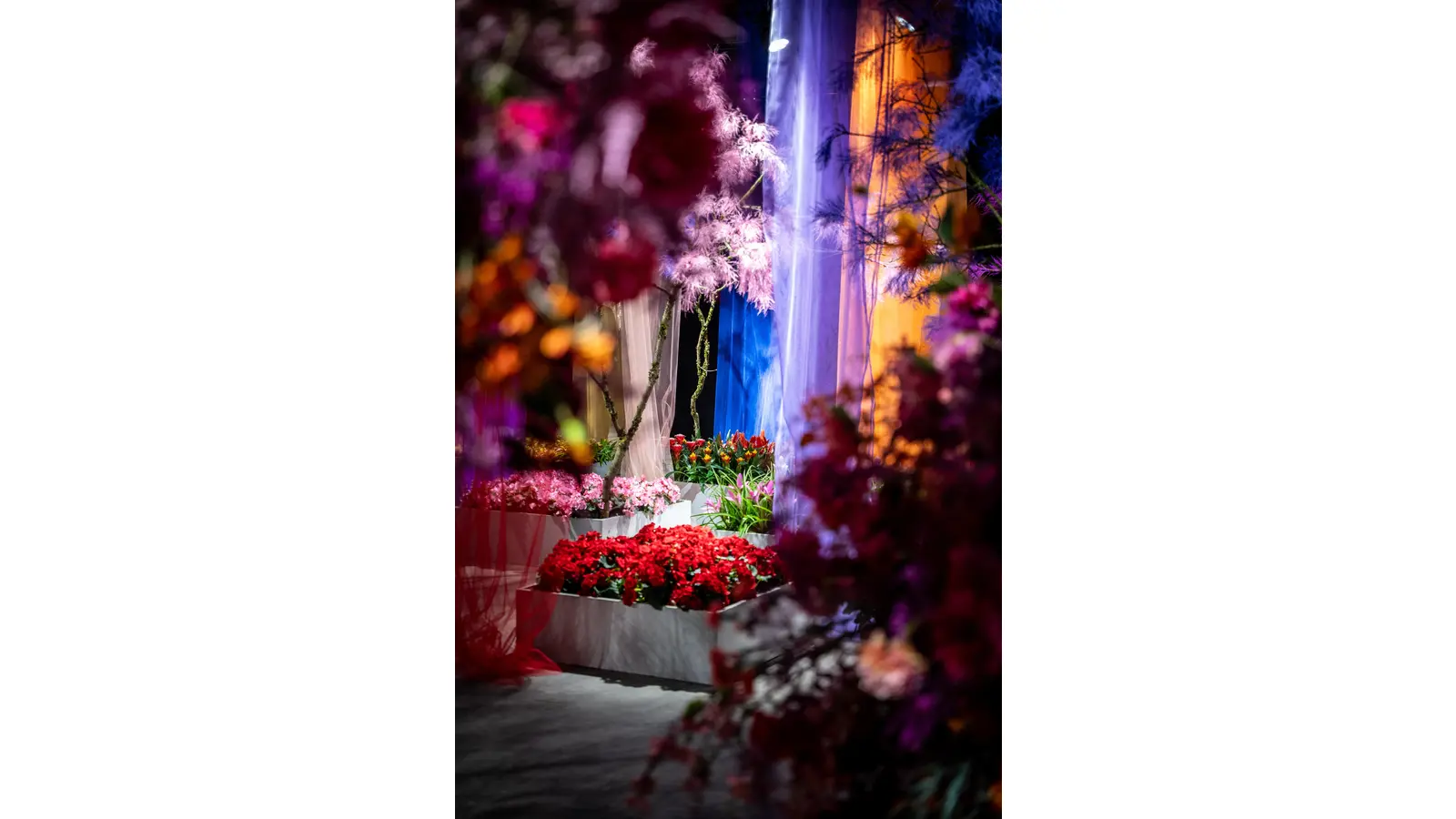 In der Blumenhalle der Landesgartenschau wird Floristik nicht nur gezeigt sondern erlebbar gemacht.  (Foto: Lennart Schmidt, Landesgartenschau gGmbH)