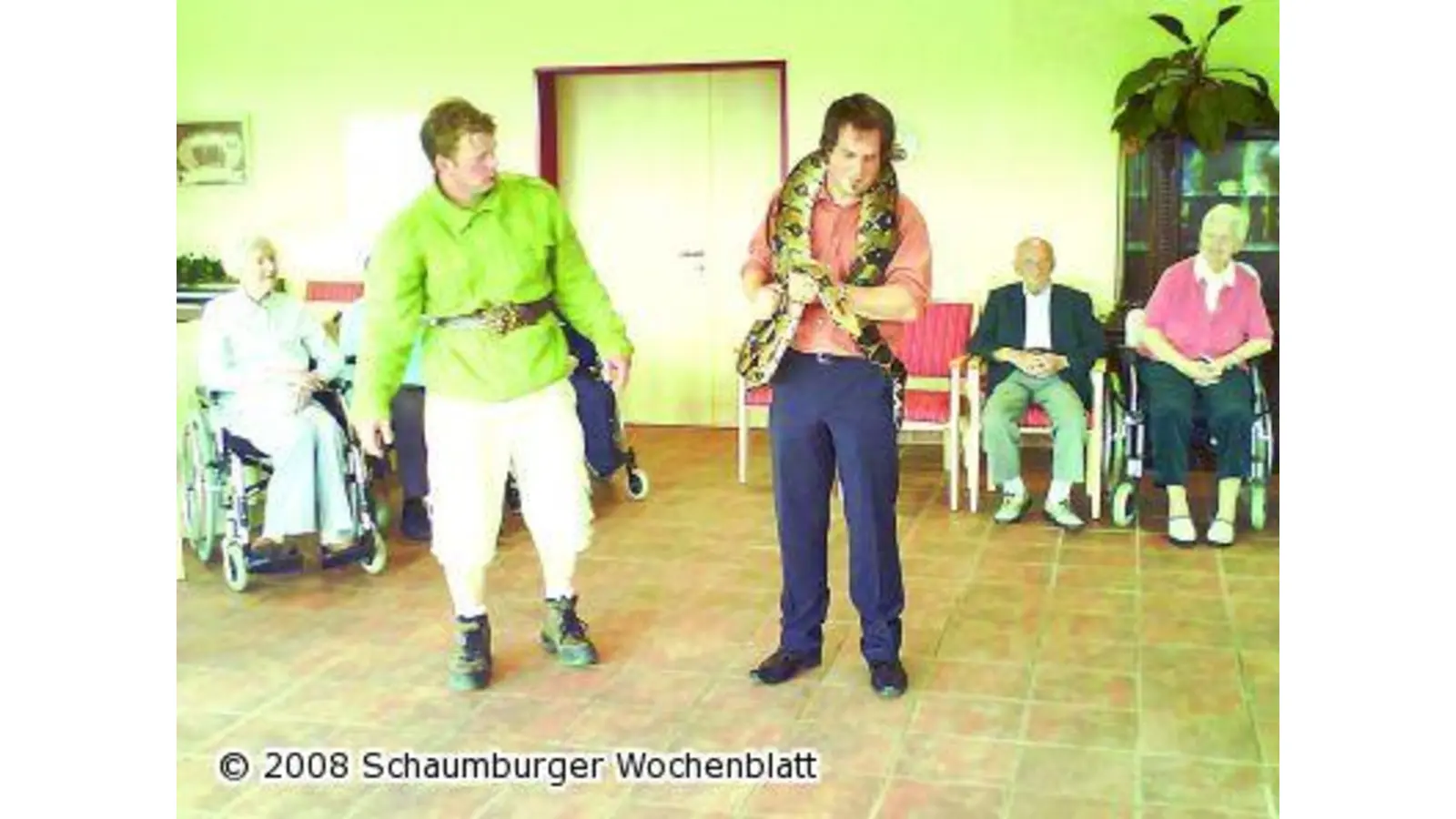 Tierischer Besuch in der Seniorenresidenz (Foto: red)