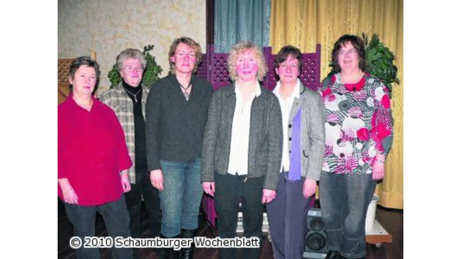 Landfrauen lernen am Computer und in der Goldschmiedetechnik (Foto: al)