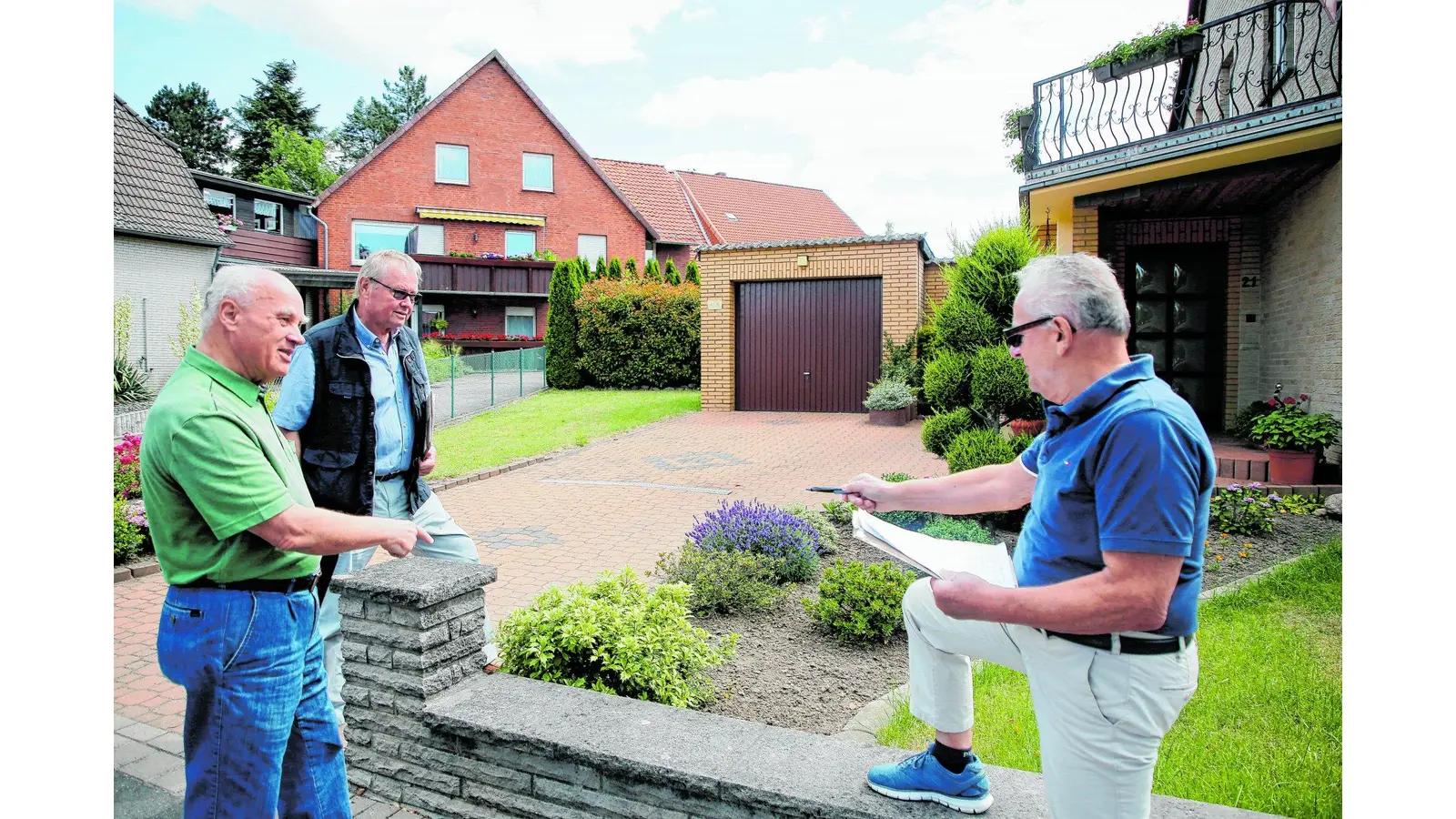 Kommission pilgert wieder von Vorgarten zu Vorgarten (Foto: jl)