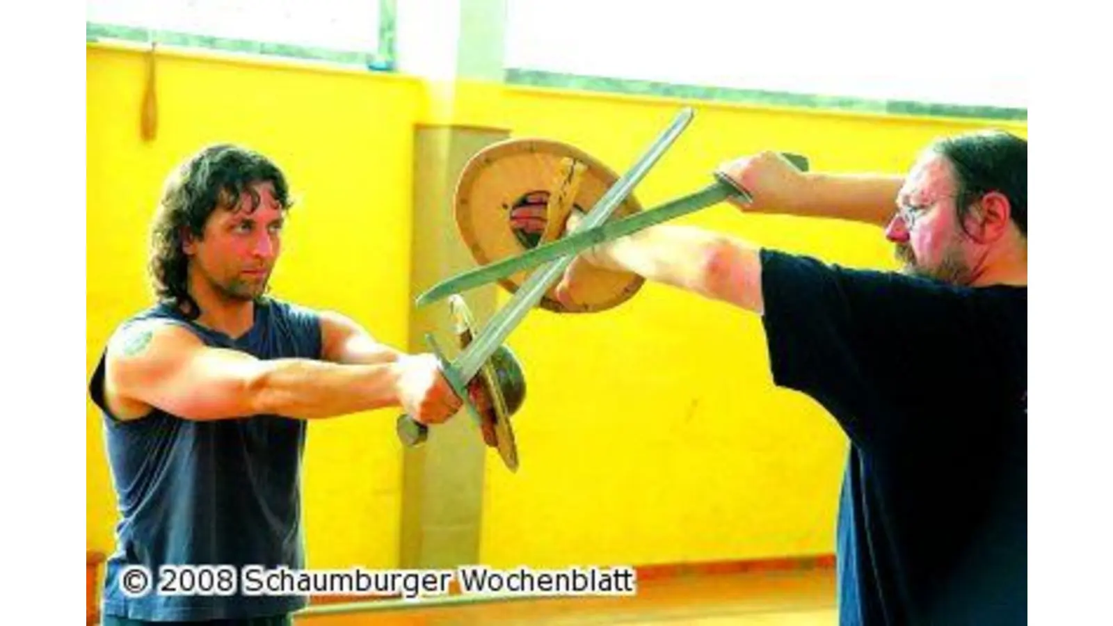 Kampfkunst auf dem Sportplatz (Foto: al)