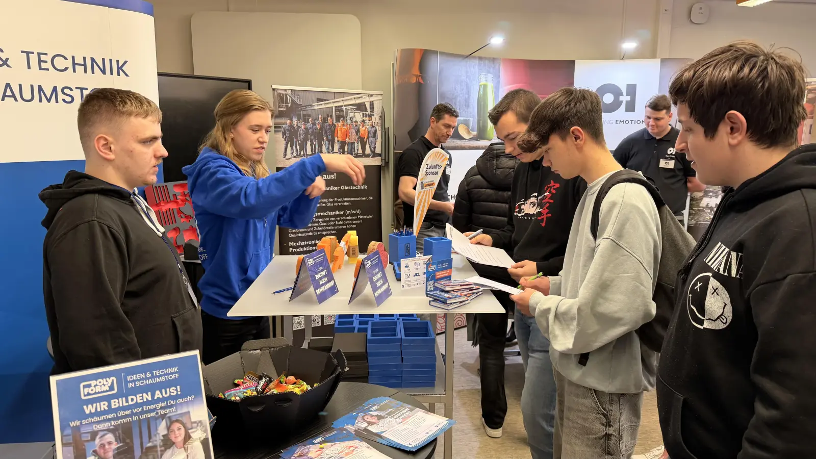 Schülerinnen und Schüler des Gymnasium Ernestinum, der IGS und der BBS Rinteln informierten sich bei 77 Ausstellern über deren Ausbildungs- und Karrieremöglichkeiten. (Foto: ste)