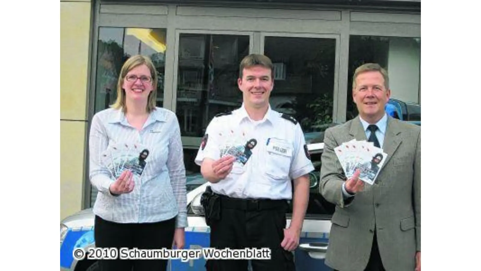 Kinder posieren auf Motorrad (Foto: em)