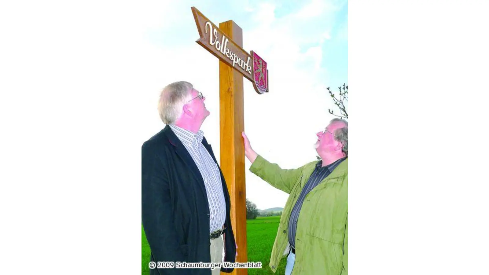 Ein neues Schild aus Apelern (Foto: al)