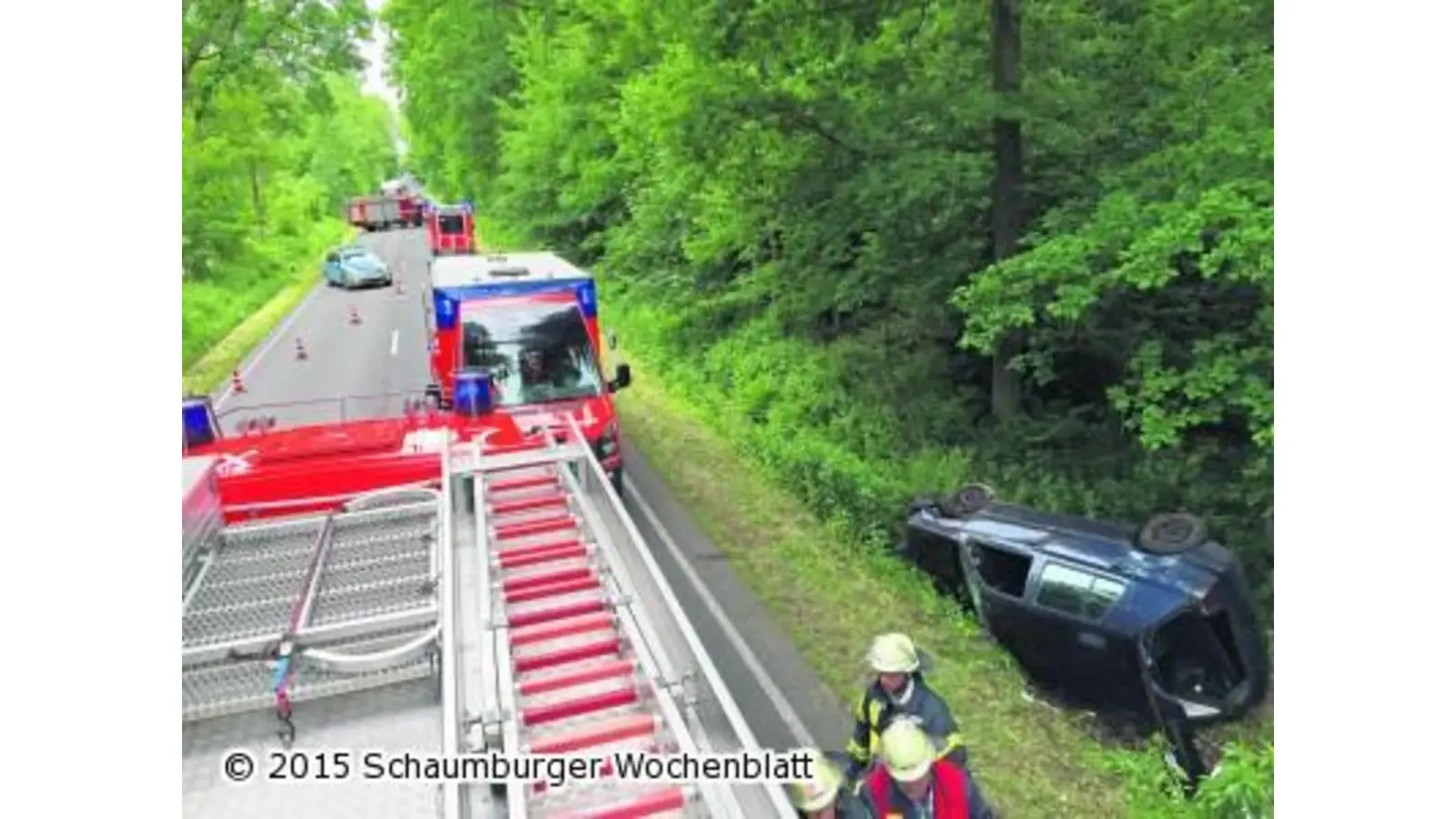Auto landet im Graben (Foto: mh)