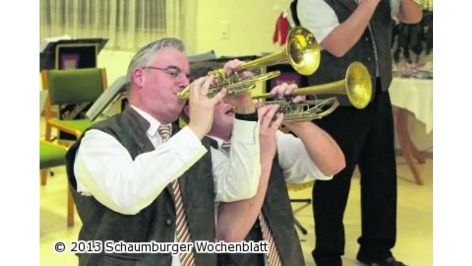 Ingo Gerland wird zum Grünkohlkönig gekürt (Foto: bb)