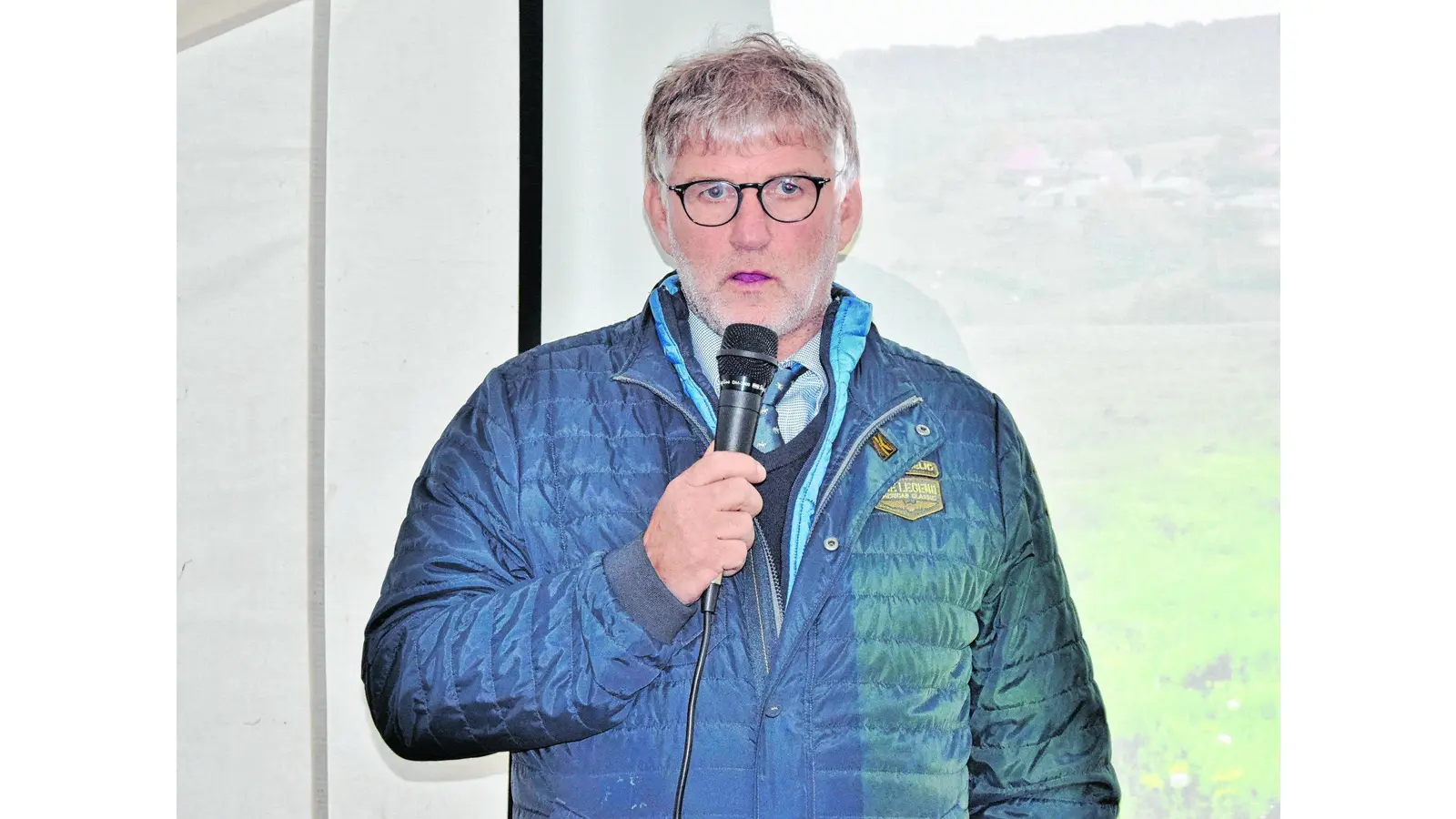 Die Fohlen können sich auf der Weide nicht wehren (Foto: red)