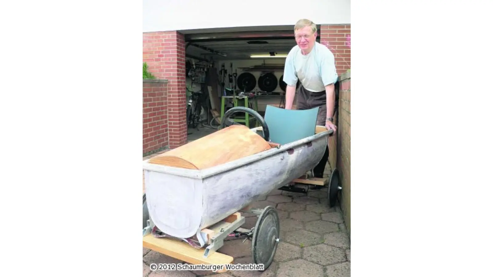 Die alte Wanne wird zum Spaßmobil (Foto: al)