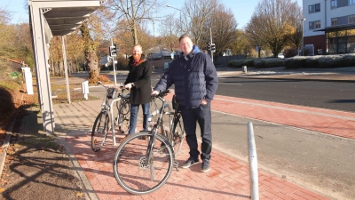 Finden die Umsetzung gelungen: Jan-Frerk Mandel (li.) und Ortsbürgermeister Frank Zülich. (Foto: tau)