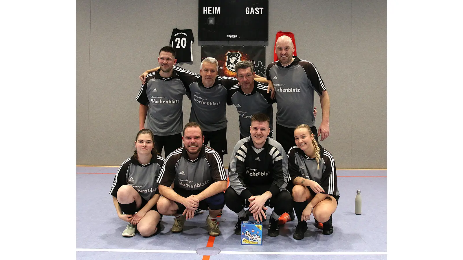 Das Team „Sven Nieszeri“ holt den ersten Platz beim Silvesterturnier der SGR. (Foto: bb)