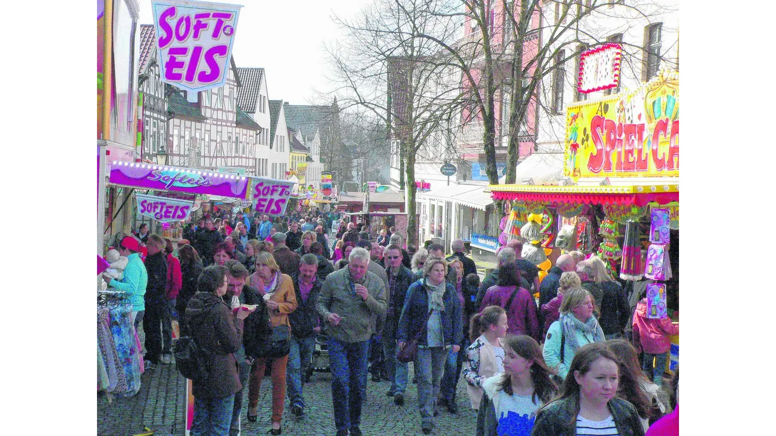 Jahrmarkt lockt zahlreiche Besucher in die Stadt (Foto: gr)