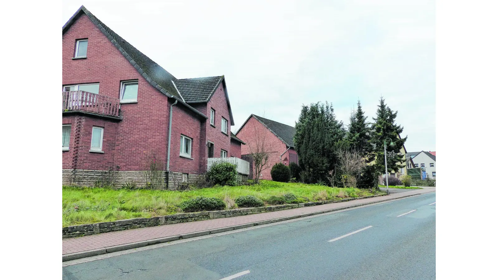 Nur ein kleines Geschäftshaus für Apelern (Foto: al)