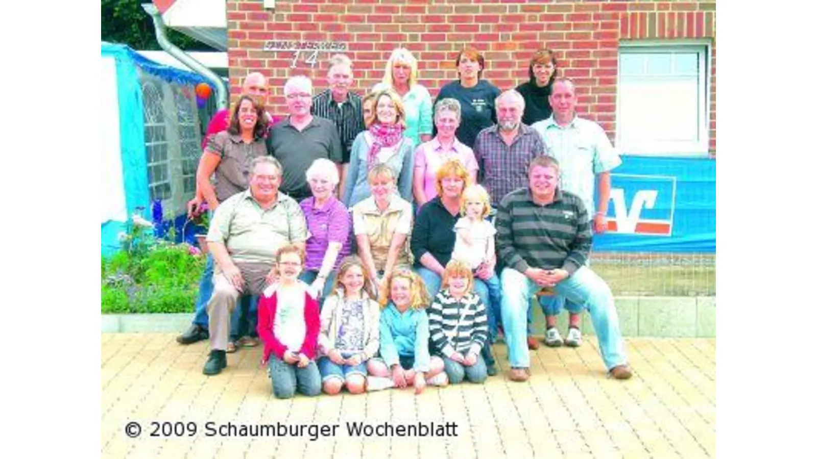 Anwohner des Ginsterweges feiern (Foto: red)
