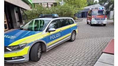 Polizei und Feuerwehr waren gemeinsam an der IGS im Einsatz. (Foto: privat)