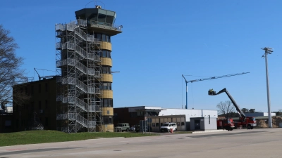 Der jetzige Tower wird durch einen Neubau an anderer Stelle nahe an Klein Heidorn ersetzt.  (Foto: gi)