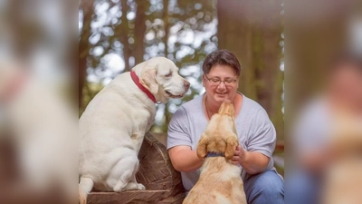 Ana Hesse von der Hundeschule Kids &amp; Dogs Schaumburg weiß, worauf es beim Giftköder-Training ankommt.  (Foto: cm)