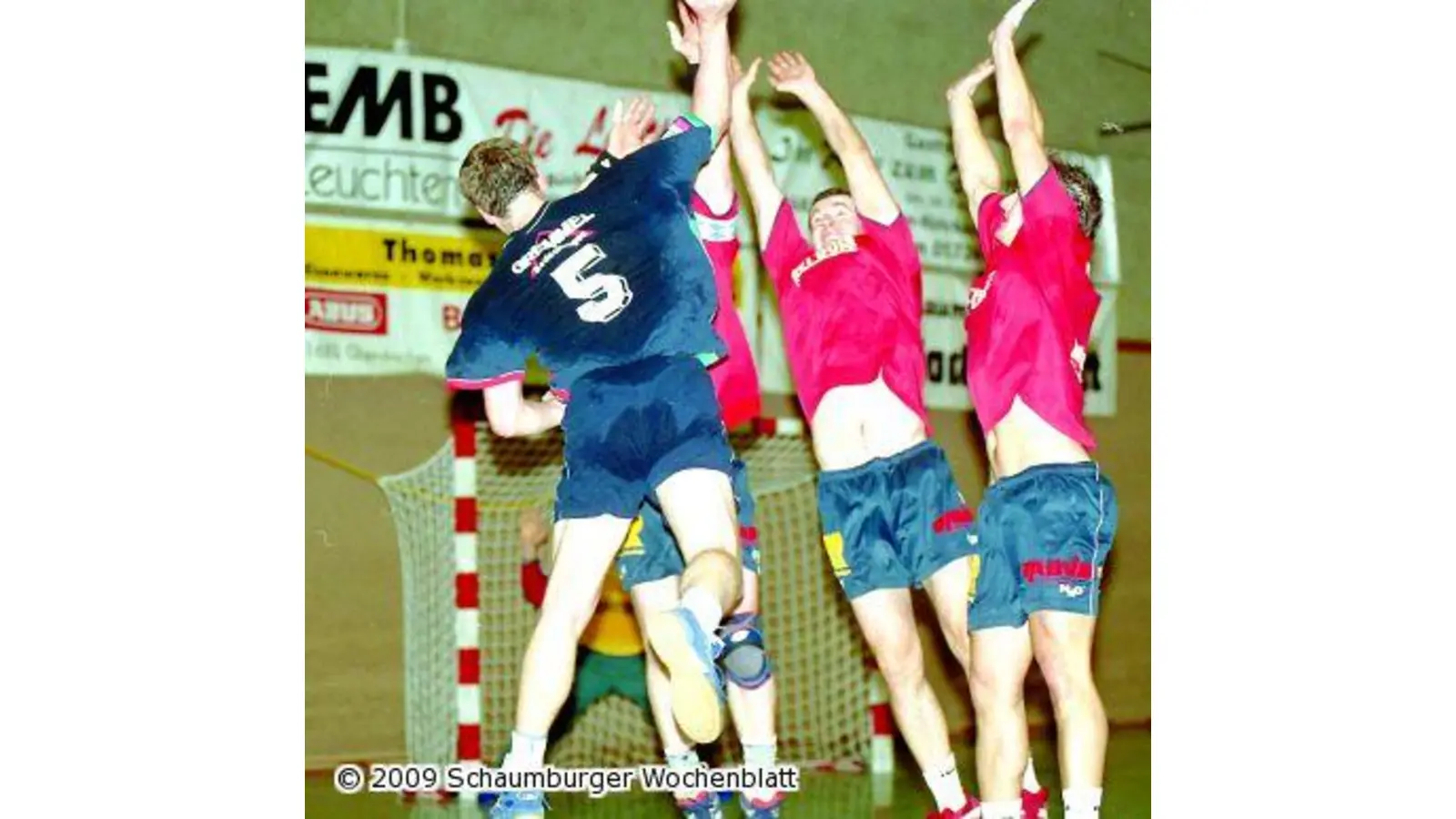 Hochkarätige Teams testen beim Starnitzke-Cup die Bestformationen MTV Obernkirchen und HSG Schaumburg Nord vertreten bei hochkarätigem Turnier in der Sporthalle am Kammweg die schaumburger Farben (Foto: ro)