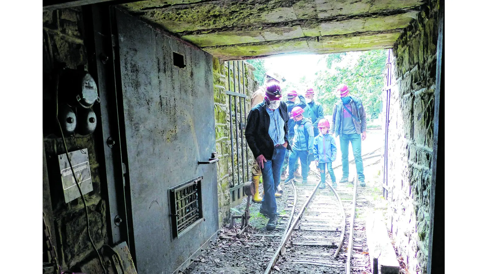 Mit Mundschutz bis zum Grubenbahnhof (Foto: al)