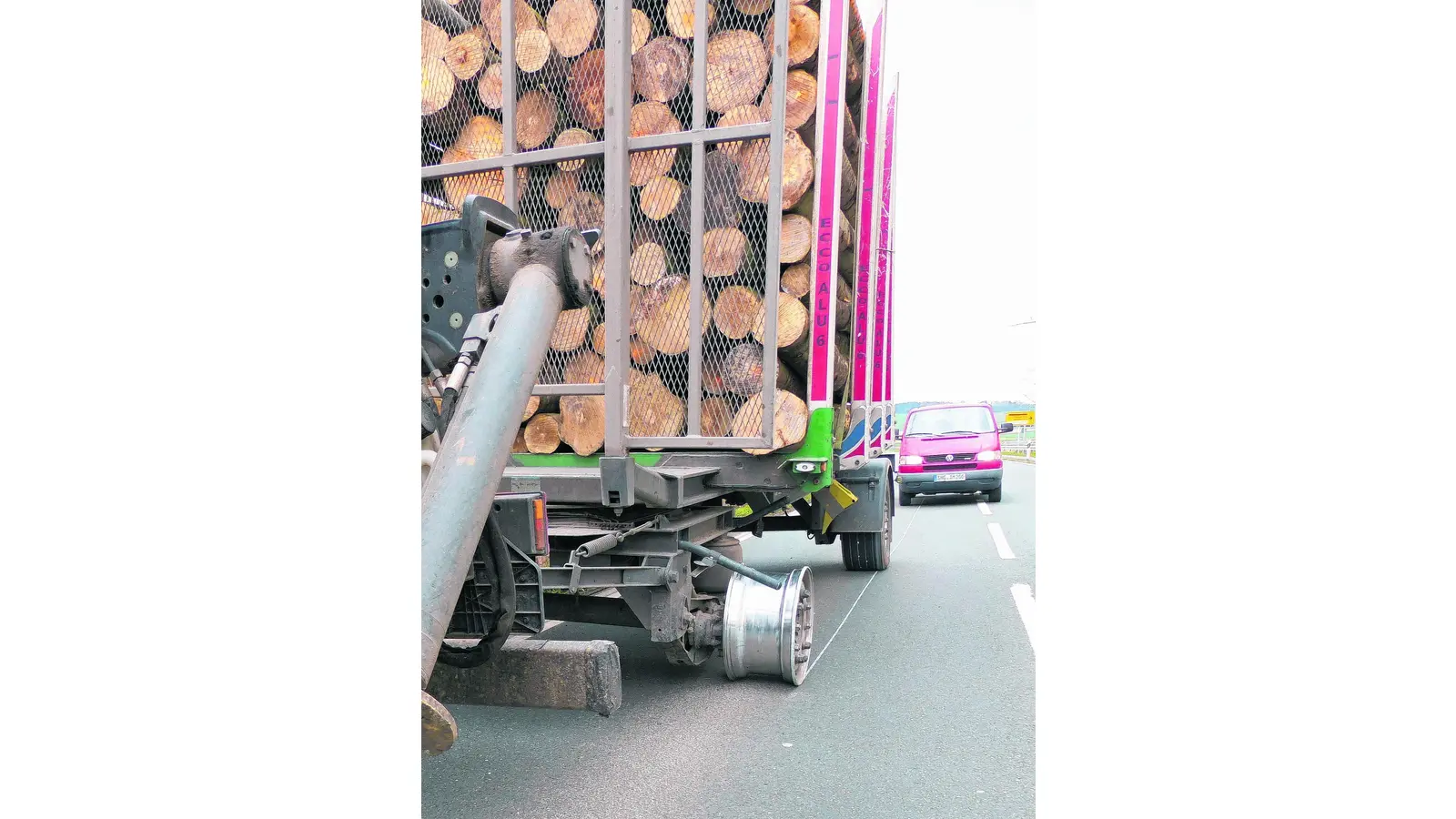 Reifen löst sich von der Felge (Foto: al)