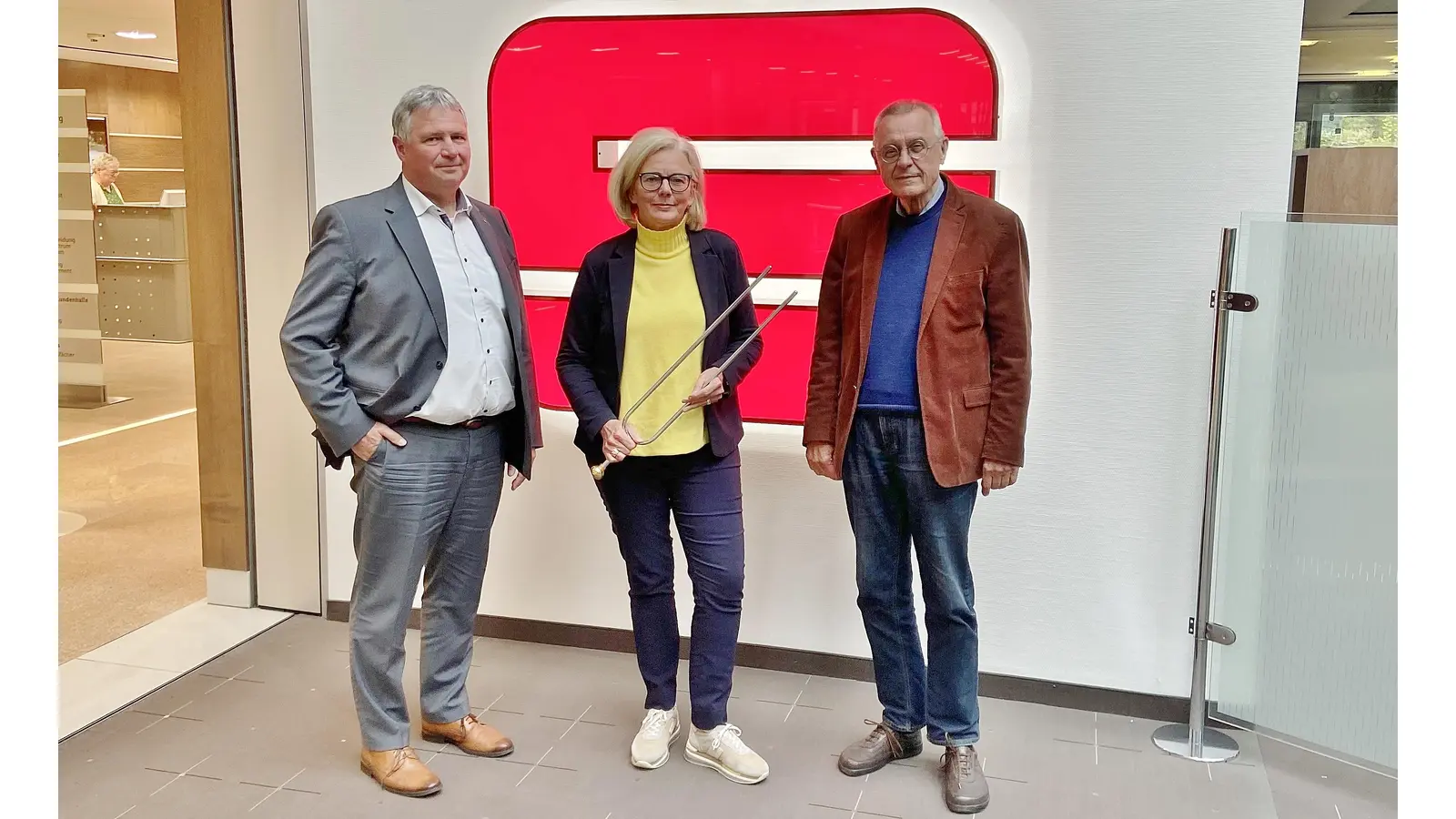 Wolfgang Westphal, Juliane Weiss und Dirk Ackmann präsentieren das neue Programm des Rintelner Kulturring für die Saison 2025/2026. (Foto: ste)